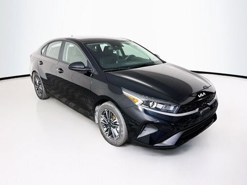 Certified 2023 Kia Forte LXS FWD image 3
