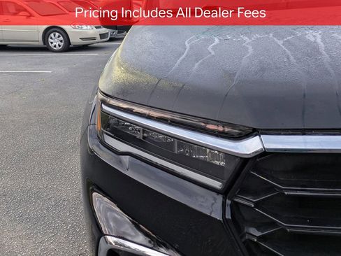 Used 2025 Honda Pilot Touring image 10