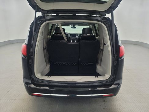 Used 2018 Chrysler Pacifica Limited FWD image 29