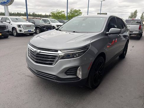 Used 2023 Chevrolet Equinox LT w/ Driver Convenience Package AWD/4WD image 3