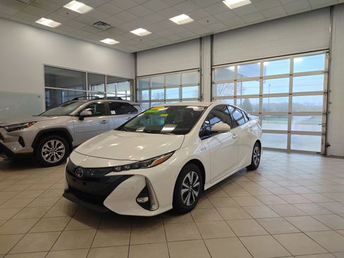 Used 2019 Toyota Prius Prime Advanced image 8