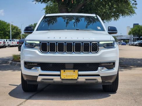Used 2024 Jeep Wagoneer Series II w/ Flexible Seating Group RWD image 2