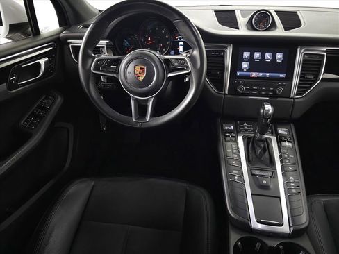 Used 2018 Porsche Macan image 19