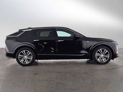 Used 2025 Cadillac Lyriq Luxury w/ LPO, Floor Liner Package AWD/4WD image 2