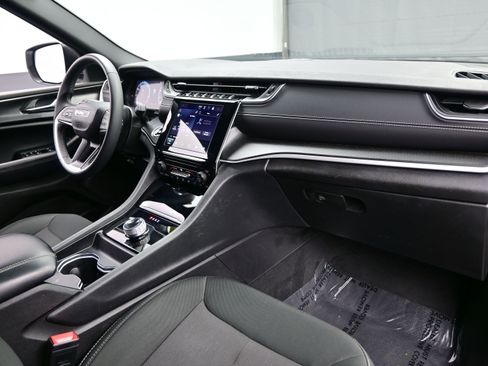 Used 2025 Jeep Grand Cherokee L Laredo w/ Trailer Tow Package image 15