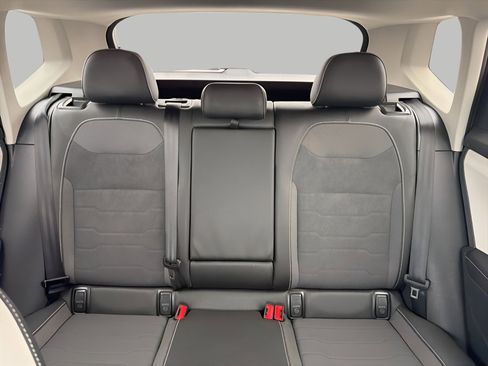 Used 2025 Volkswagen Taos SE image 24