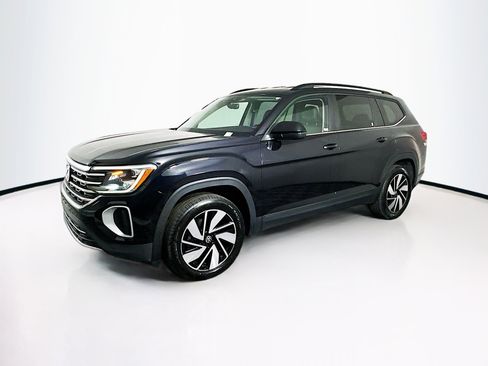 Used 2025 Volkswagen Atlas SE image 4