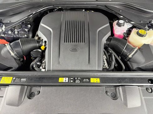 Certified 2025 Land Rover Range Rover SE AWD/4WD image 33