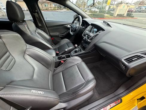 Used 2018 Ford Focus ST w/ Equipment Group 402A image 12