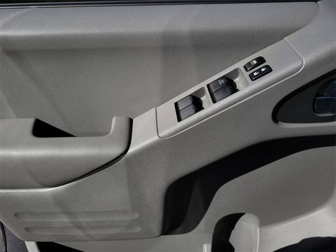 Used 2019 Nissan Frontier SV image 16