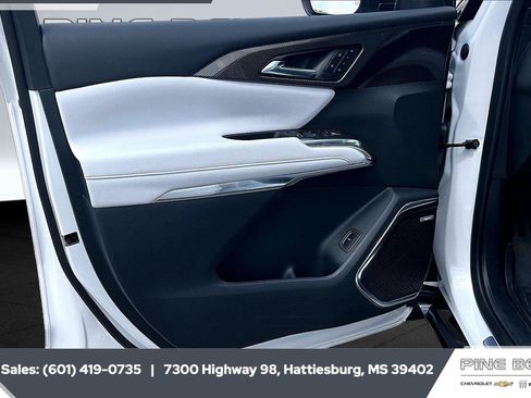 Used 2025 Chevrolet Traverse High Country FWD image 17