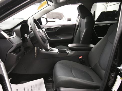 Certified 2025 Toyota RAV4 LE AWD/4WD image 9