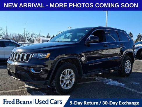 Used 2018 Jeep Grand Cherokee Laredo image 3