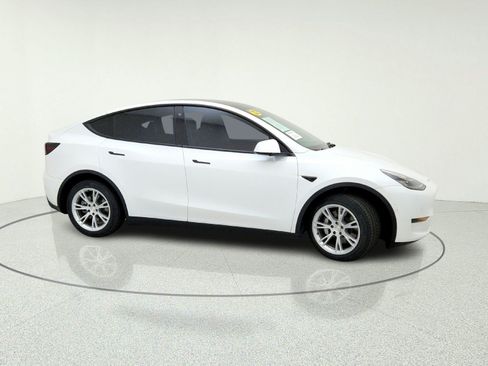 Used 2022 Tesla Model Y Long Range AWD/4WD image 7