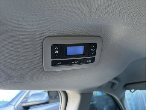 Used 2018 Toyota Sienna LE image 25