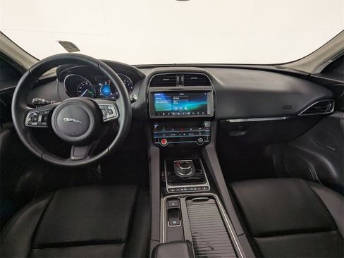 Used 2020 Jaguar F-PACE Premium image 15