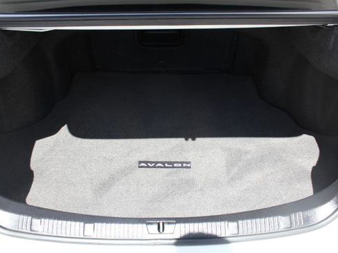 Used 2018 Toyota Avalon Touring w/ Carpet Mat Package FWD image 15