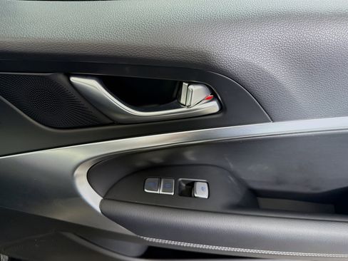 Used 2025 Genesis G70 2.5T image 31