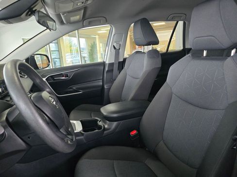 Used 2025 Toyota RAV4 XLE AWD/4WD image 19