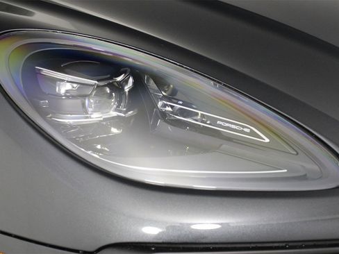 Certified 2025 Porsche Macan image 28