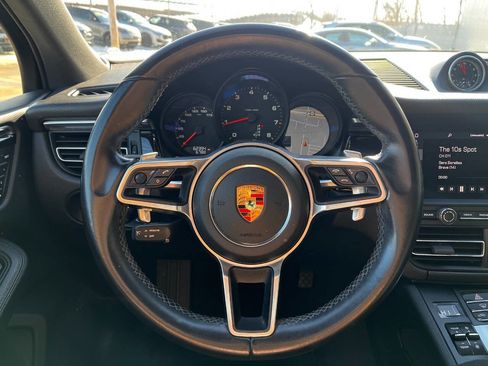 Used 2020 Porsche Macan Base AWD 4dr SUV image 10