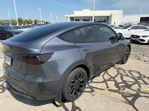 Used 2022 Tesla Model Y Long Range AWD/4WD image 6