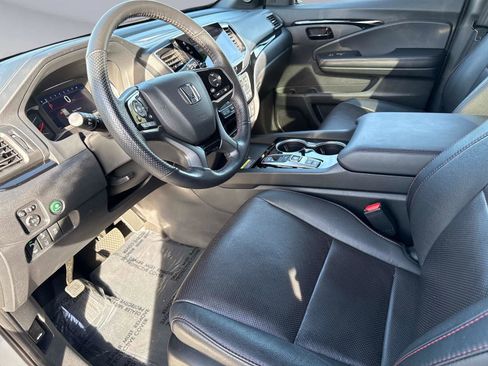 Certified 2025 Honda Passport Black Edition image 24