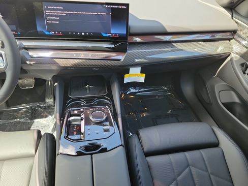 New 2026 BMW 540i xDrive 540i xDrive w/ M Sport Package image 9