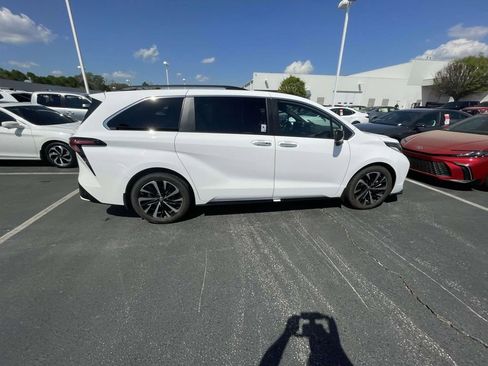 Used 2023 Toyota Sienna XSE w/ XSE Plus Package image 12