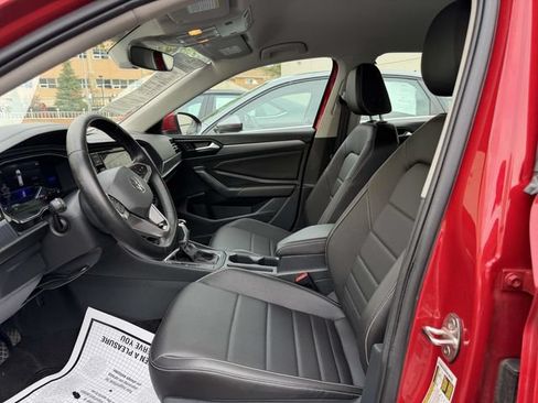 Certified 2023 Volkswagen Jetta SE FWD image 18