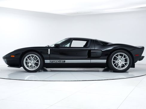 Used 2006 Ford GT image 2