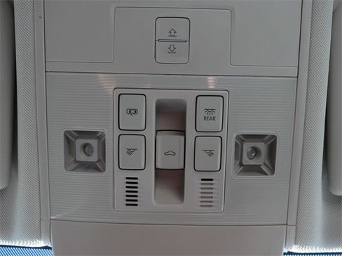 Certified 2022 Volkswagen Tiguan SE image 37