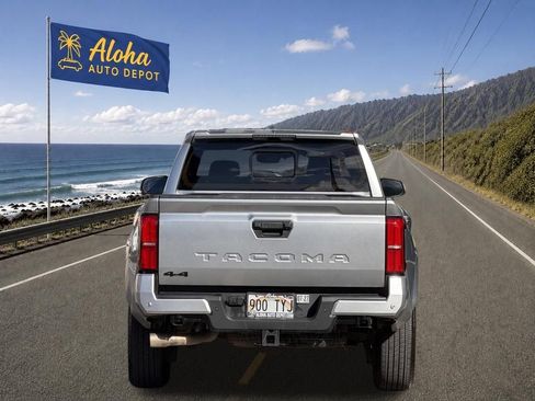 Used 2025 Toyota Tacoma TRD Sport AWD/4WD image 4