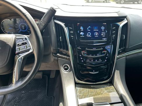 Used 2016 Cadillac Escalade ESV Platinum AWD/4WD image 23
