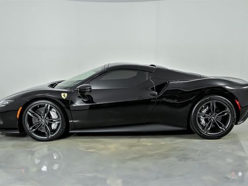 Used 2024 Ferrari 296 GTS RWD image 18