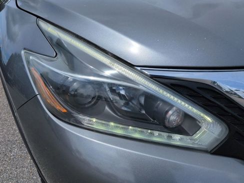 Used 2018 Nissan Murano SV w/ Premium Package FWD image 11