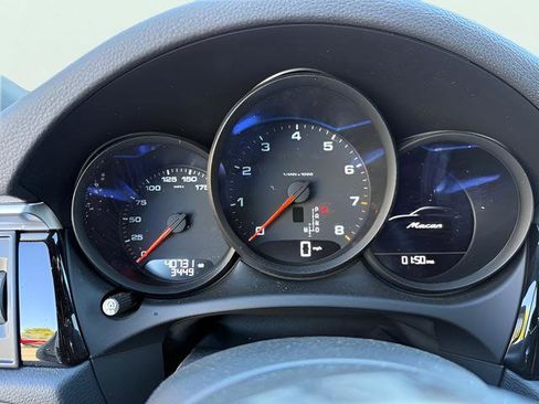 Used 2021 Porsche Macan image 18