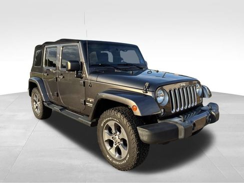 Used 2016 Jeep Wrangler Unlimited Sahara w/ Connectivity Group AWD/4WD image 8