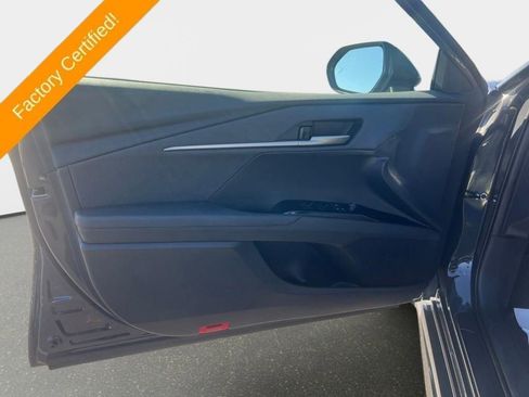 Used 2025 Toyota Camry SE image 9