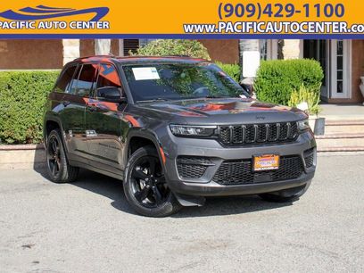 Used 2023 Jeep Grand Cherokee Altitude