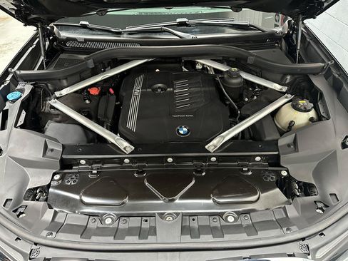 Used 2020 BMW X7 xDrive40i w/ M Sport Package AWD/4WD image 24