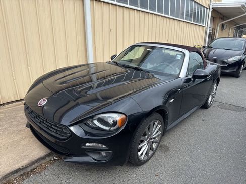 Used 2019 FIAT 124 Spider Lusso image 2