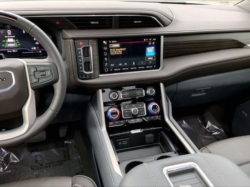 Used 2024 GMC Yukon Denali w/ Advanced Technology Package image 6