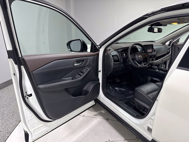 Used 2023 Nissan Rogue SL AWD/4WD image 8