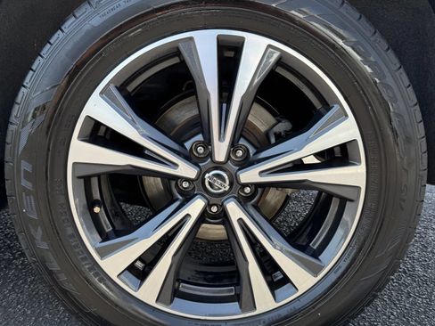Used 2018 Nissan Rogue SL w/ Premium Package AWD/4WD image 14