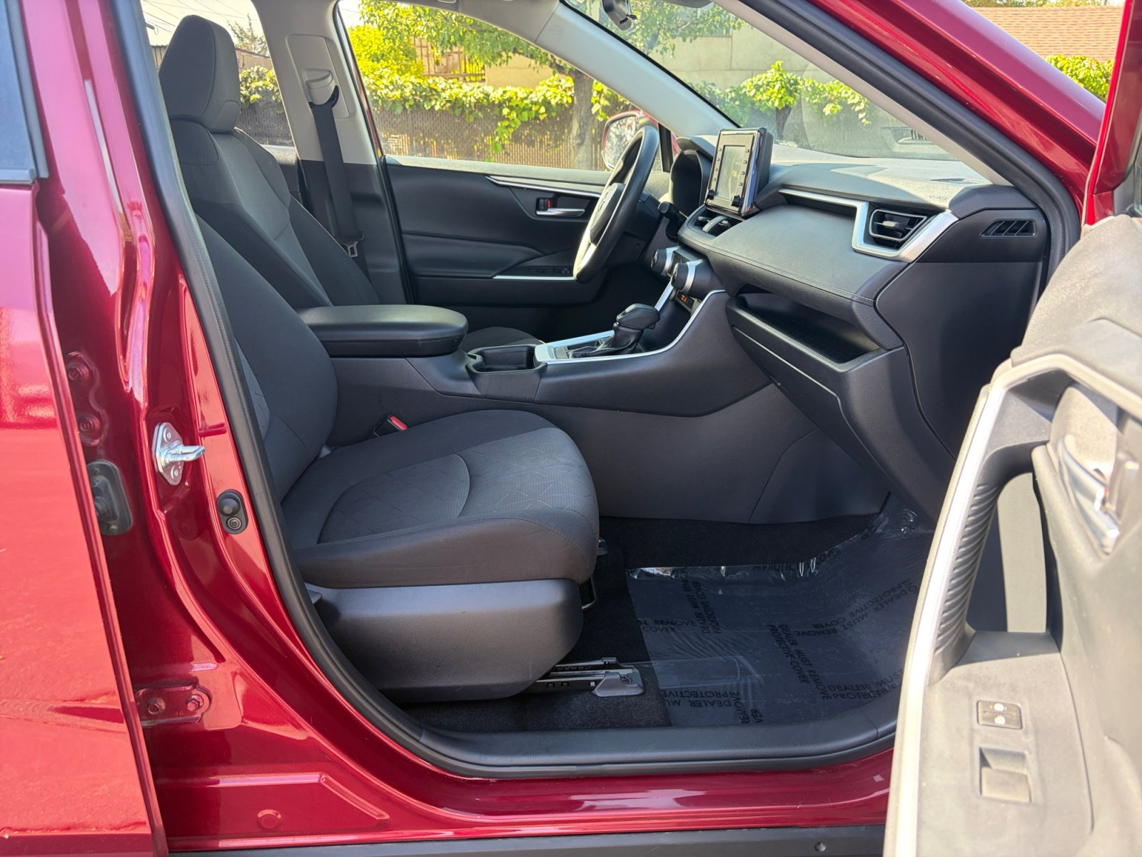 Used 2019 Toyota RAV4 XLE w/ Carpet Mat Package FWD image 29