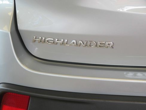 Used 2018 Toyota Highlander XLE AWD/4WD image 73