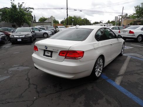Used 2009 BMW 328i Coupe image 3