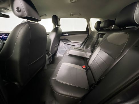 Used 2024 Volkswagen Taos SE image 29