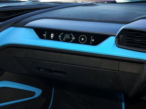 Used 2025 Lamborghini Revuelto image 33